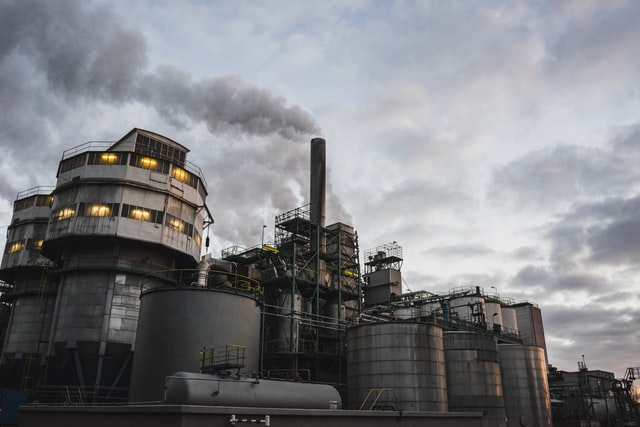 image of an oil refinery